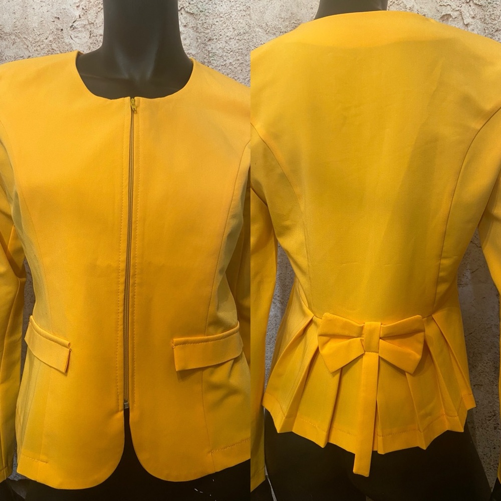 Katrus Mango Zipper Front Short Blazer
